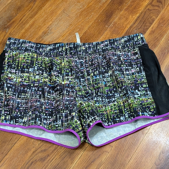 Fabletics Women's Size XL  Black Lined Athletic Shorts Zippered Pockets - Picture 1 of 7